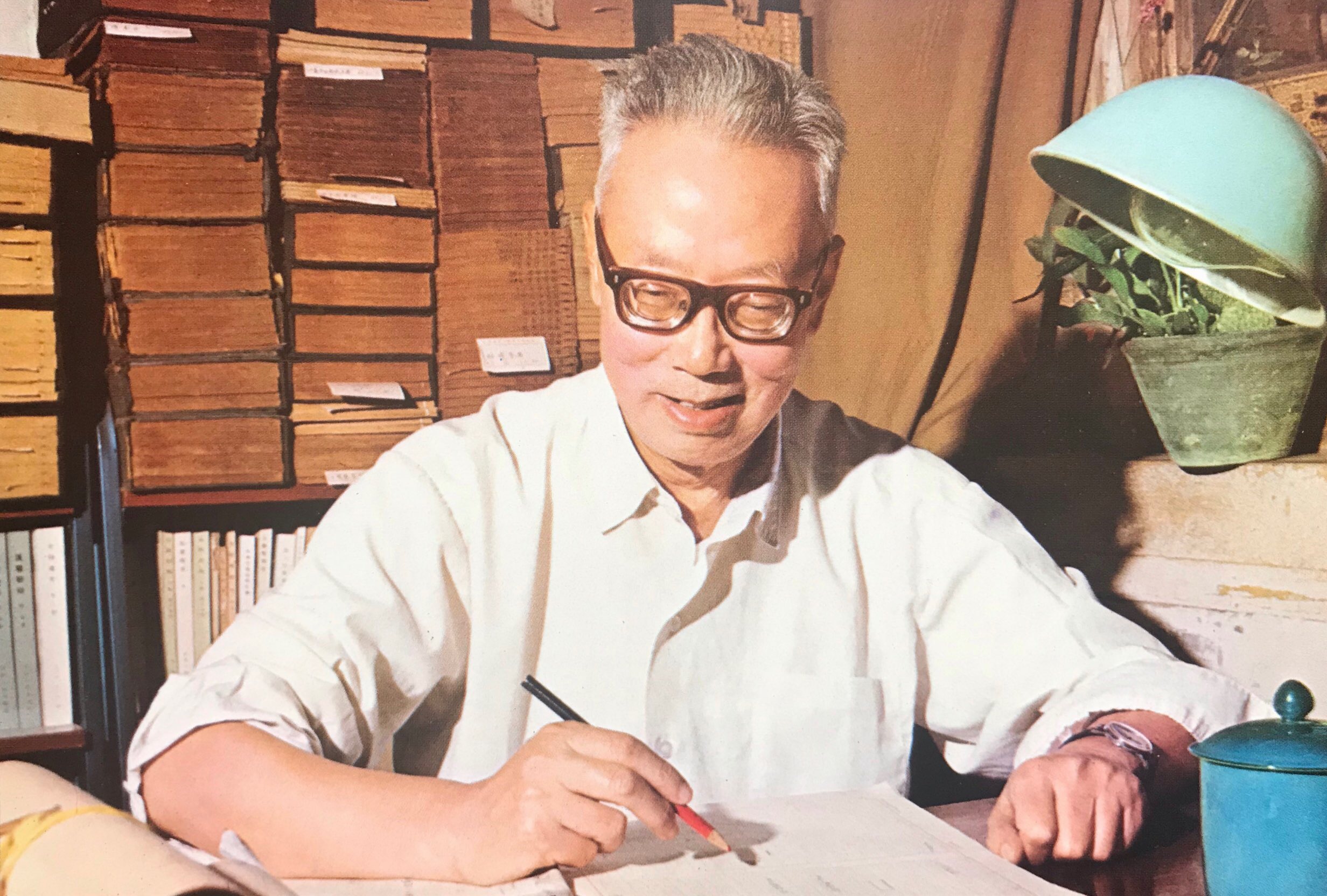 著名历史学家唐长孺教授在进行魏晋南北朝隋唐史研究