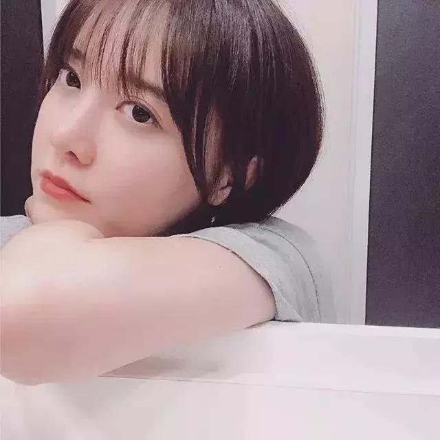 她剪掉高中后就似指数女短发,v高中长发的清纯初中直逼乔妹!海门学生图片