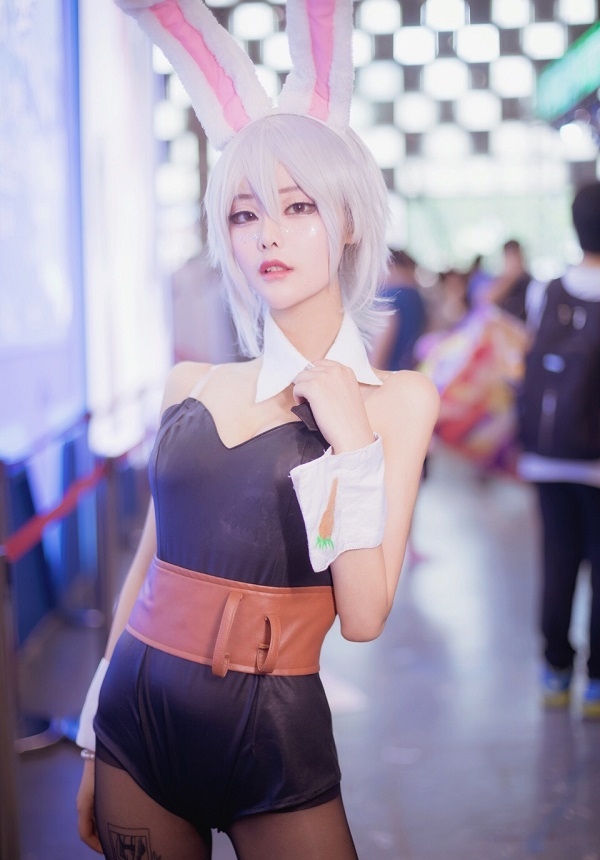 兔女郎瑞文cosplay——感觉coser脸有点油