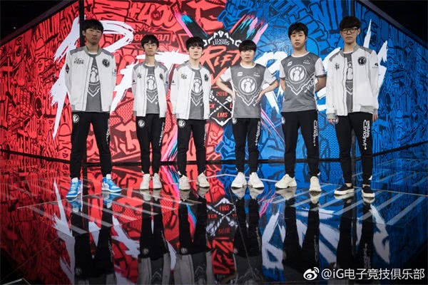 英雄联盟:季后赛名额确定 ig与rw分列东西部第一