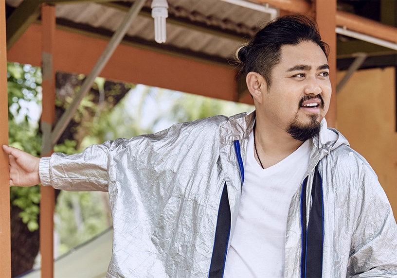 图片来源：微博＠王成思现实生活中的演员王成思同样满脸胡渣，他在不少