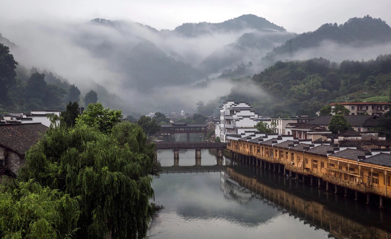 东埠古码头为古代浮梁四大名街之一, 瑶里瓷茶古镇从西汉建镇开始