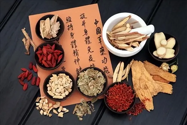 4、知柏地黄汤，由山药、丹皮、白茯苓、山茱萸肉、泽泻、黄柏、熟地黄、知母组成。