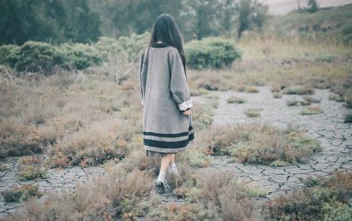 为什么说长大的女人是没有家的因为在婆家是外人在娘家是客人
