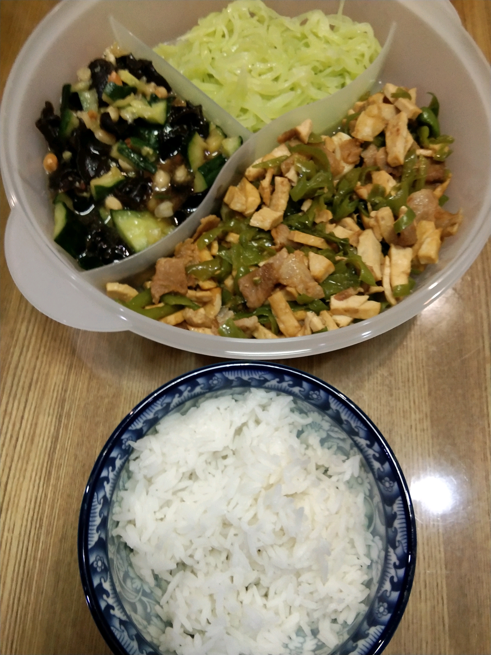 晚饭六点十五 剩饭剩菜