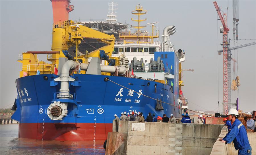 中国挖泥船有多厉害?能把海洋变为陆地 ,半年内填出五