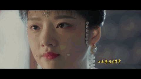 作为新人,任敏的履历确实单薄了些,目前她的作品只有《悲伤逆流成河