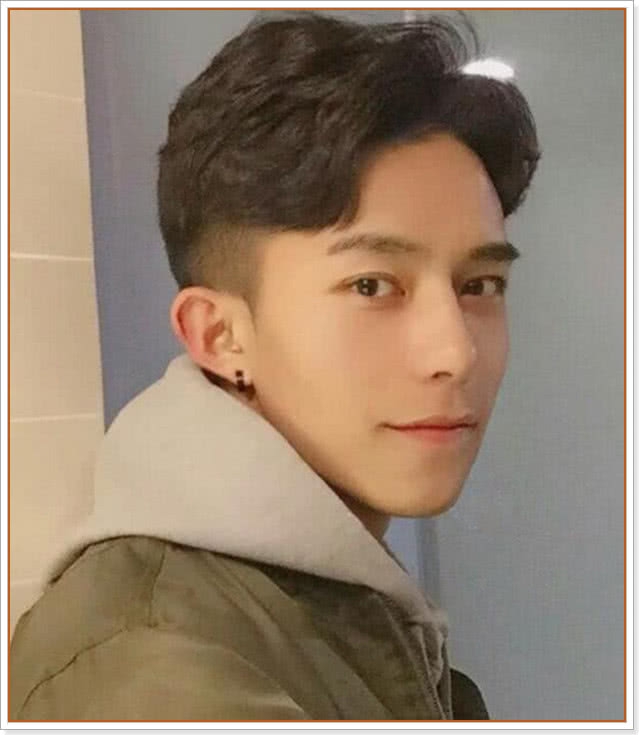 19年最新时尚男士发型,括号刘海丸子头上榜,"两边剃"被淘汰