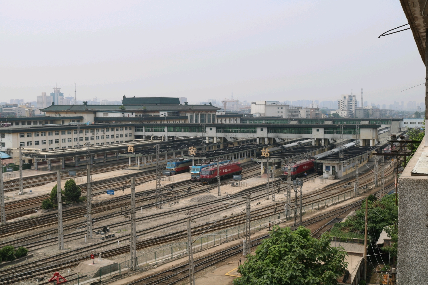 西安汽车站，一座城市交通的门户，西安汽车站，城市交通的重要门户