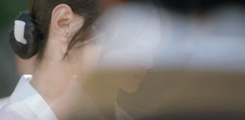 男主竟穿裙子给女主当妈!