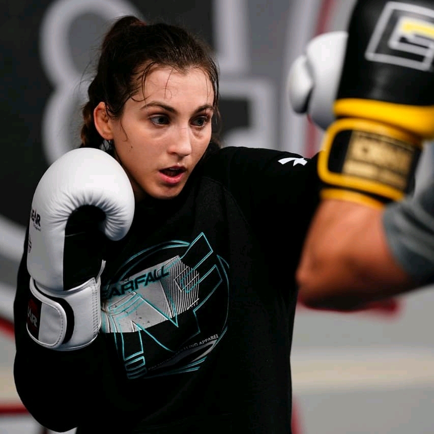 ufc女子蝇量级选手蒙塔娜德拉罗萨ins照片自取