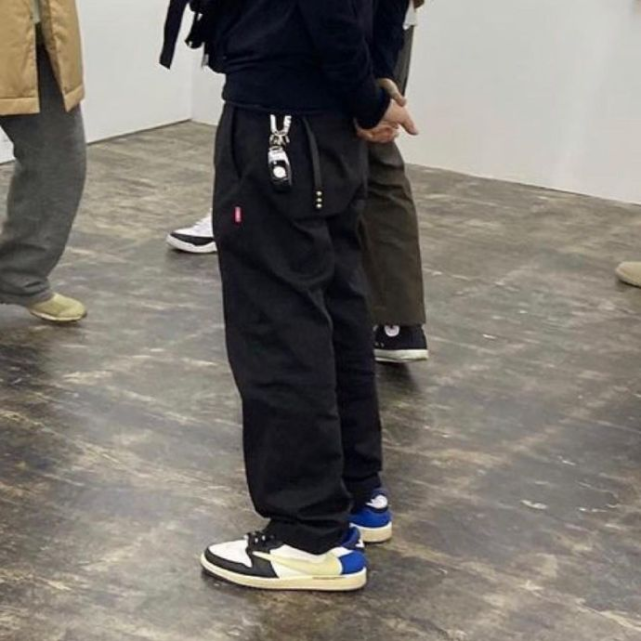 后来藤原浩在看艺术展时的上脚引起轩然大波,倒钩 闪电双剑合璧,无敌