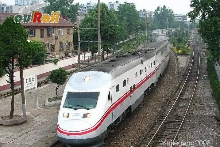 曾经的nzj2神州号动车组在武昌北站(图片来自ourrail论坛)