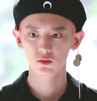 但这意味着朴灿烈的生日要在showcase上过了. 