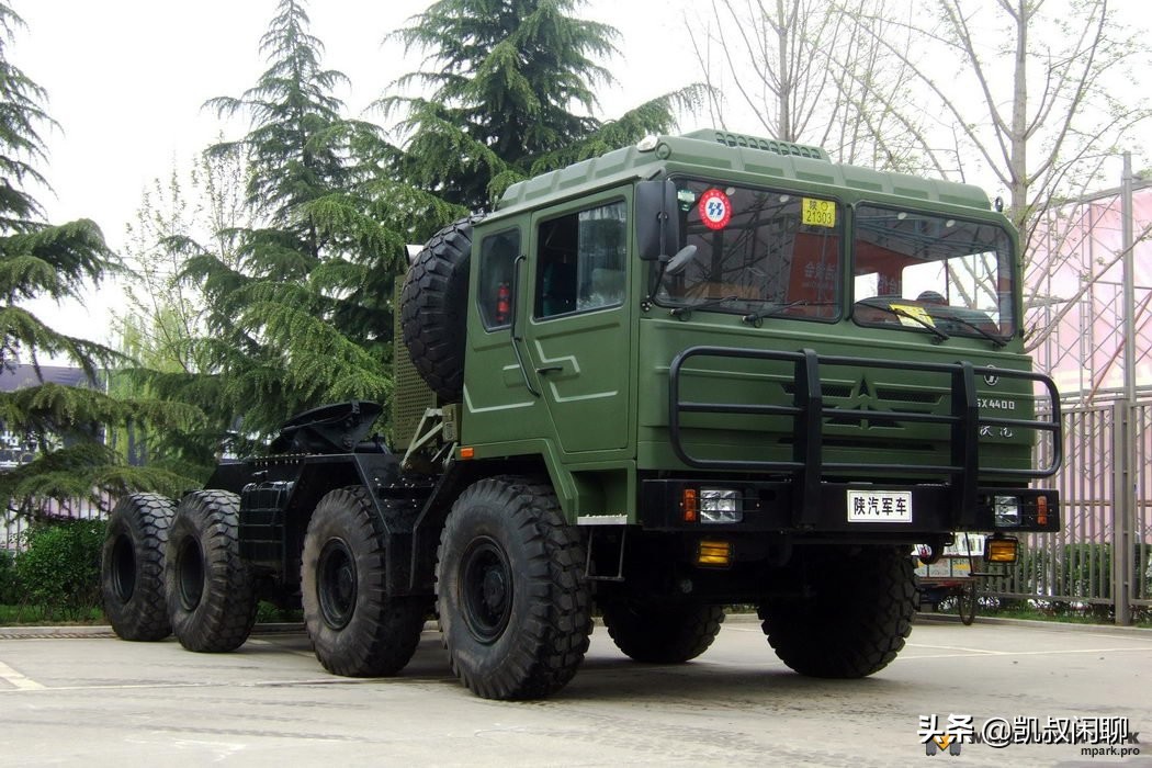 其实也先通过了法国 berliet 许可,不过生产的是军车,包括zis-151