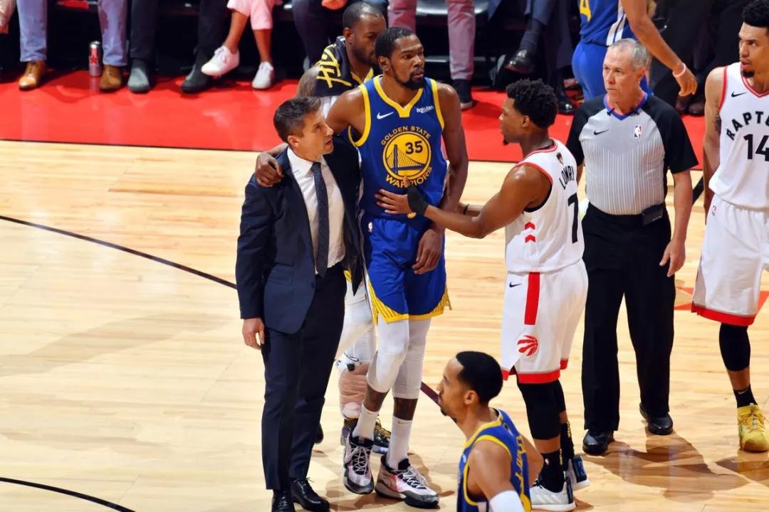 nba上场前做的,nba球员上场前踩的是什么