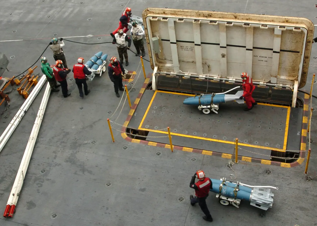 现代美国海军航空母舰空中作战 Modern United States Navy carrier air operations(图18) 现代美国海军航空母舰空中作战 Modern United States Navy carrier air operations(图18)