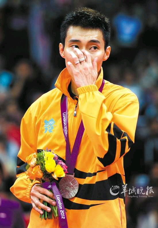李宗伟在伦敦奥运会领奖台上时