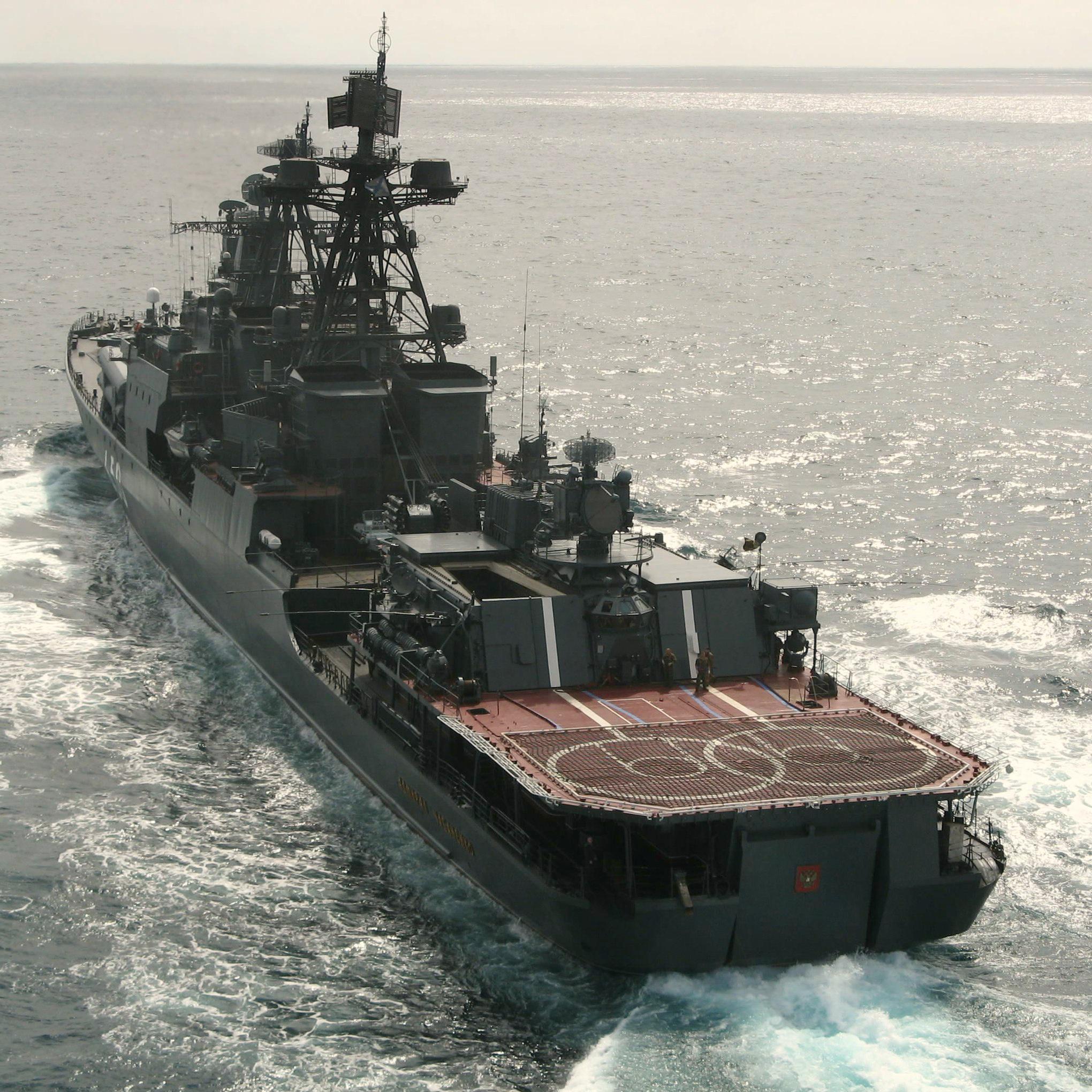 俄罗斯恰巴年科海军上将号驱逐舰的舰尾特写