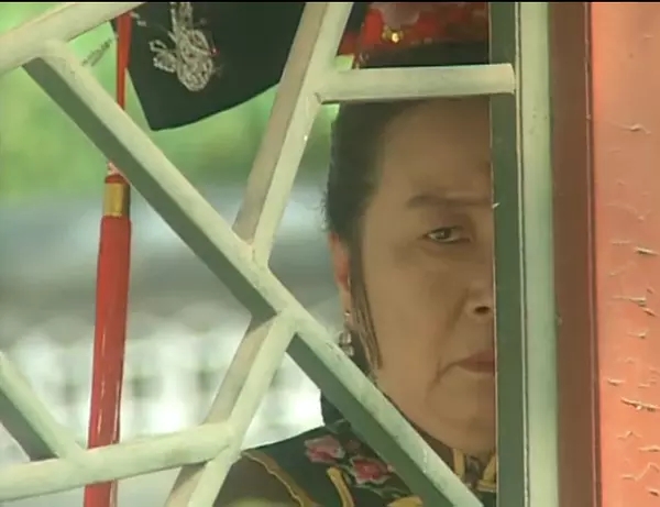 在《还珠格格》中因饰演容嬷嬷的李明启老师,就曾因为狠毒的容嬷嬷