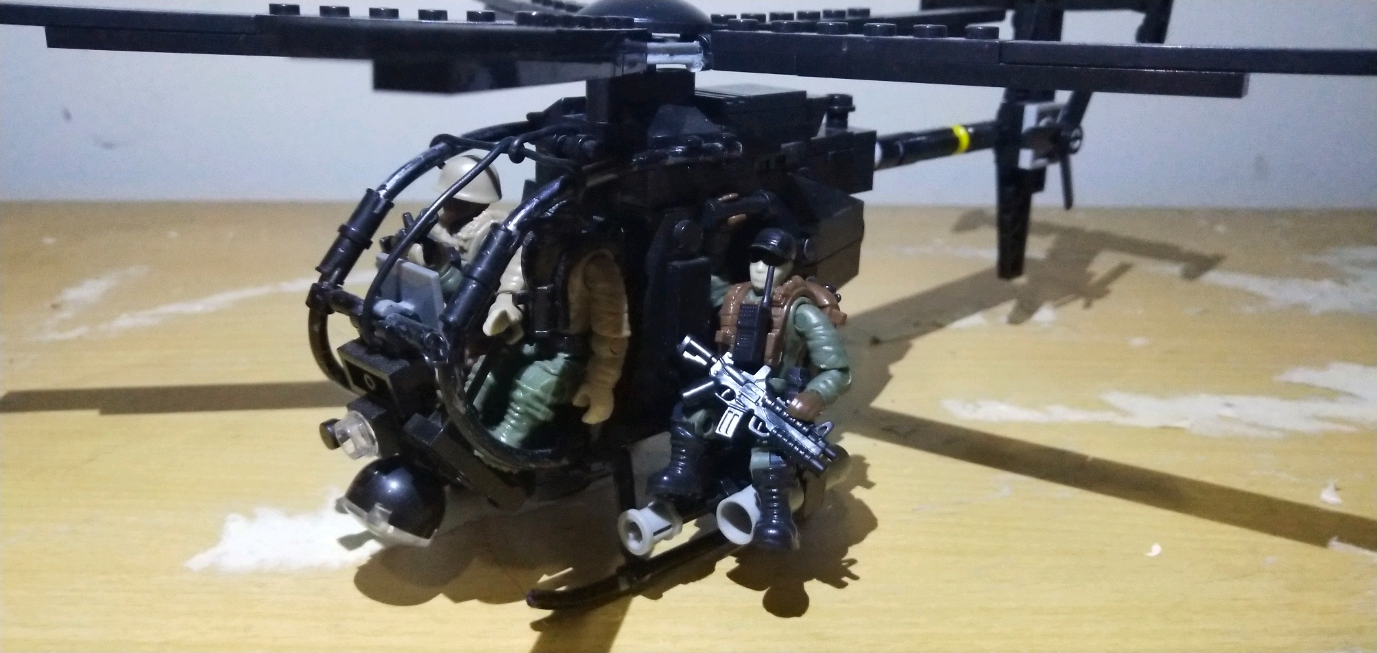 积木设计-ah-6i武装小鸟直升机