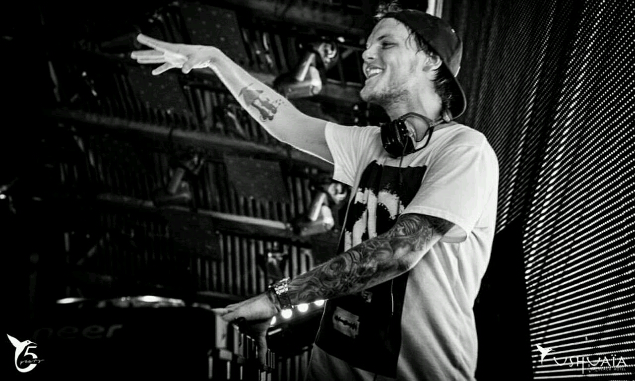 thenightsavicii,aviciistories 一位传奇avicii