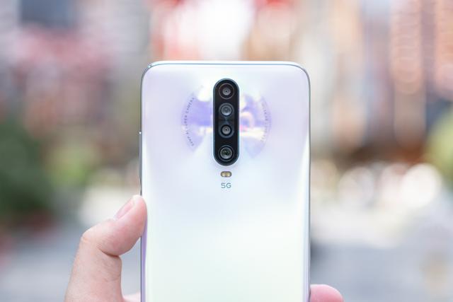 redmi k30 5g 搭载了四颗摄像头,涵盖了广角,长广角,超微距,人像景深.