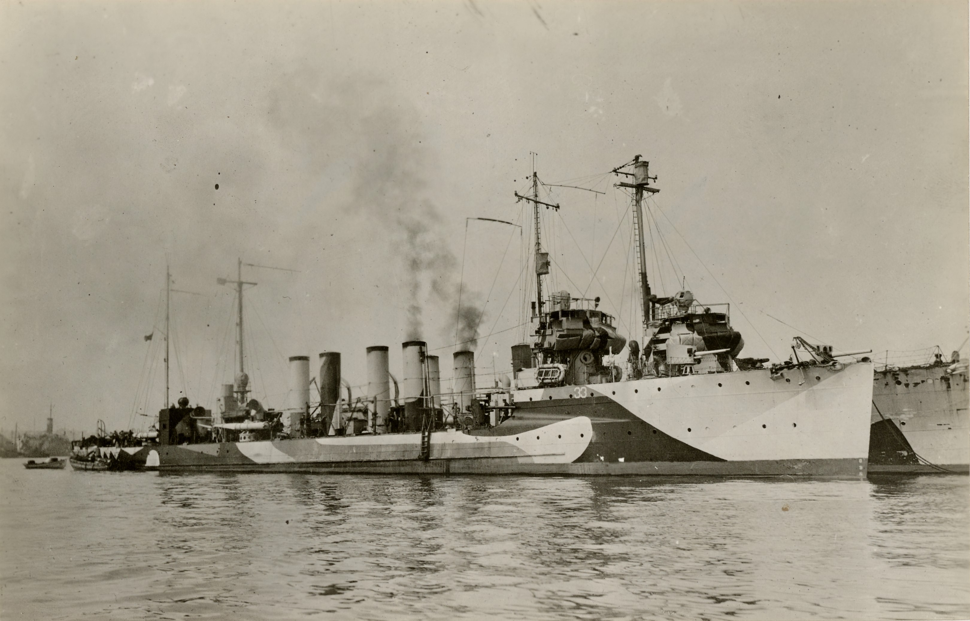 1918年在新西兰皇后镇的两艘美国海军保尔丁级驱逐舰
