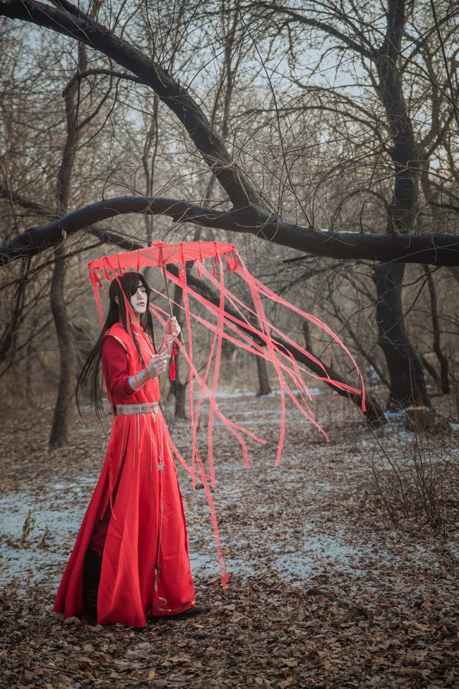 天官赐福cos:这个花城婚服绝了!网友:是羡慕不来的身高和颜值