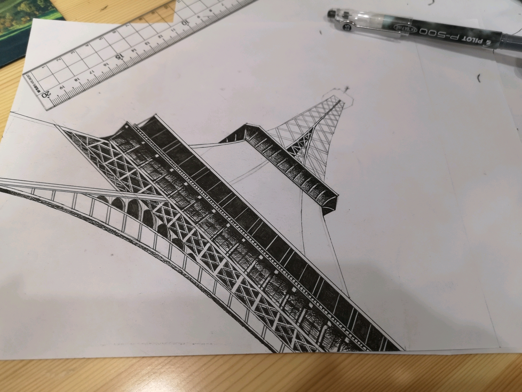 「光影」用黑笔画一幅巴黎铁塔