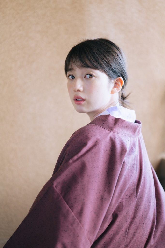 喵喵女弘中绫香30岁纪念写真书夏天贴身采访ひろなかのなか7月发售