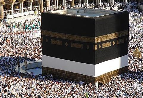 " 而在宗教中,陨石最著名的表现便是位于沙特阿拉伯王国麦加禁寺