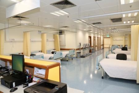 患者康复后霸占病房6年 法院强制执行病房钉子户