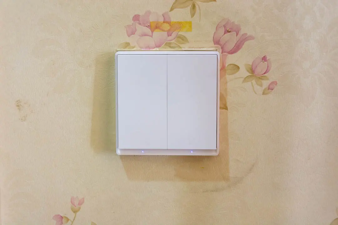绿米aqara智能墙壁开关e1安装教程：简单几步，让传统灯具变得更聪明