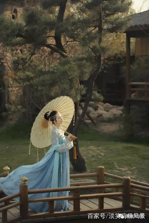 用扇子怎么拍出好看的照片 4c3df802584f80e66a3b8bc5b6e158a029930244.png