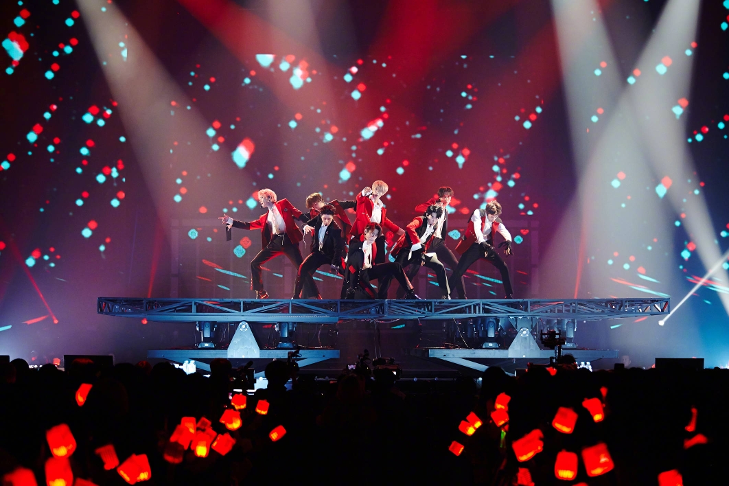 忙内们开演唱会怎么能不看——公司前辈应援nct127首唱