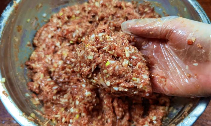 调羊肉馅时,牢记"2放2不放",饺子鲜嫩多汁,好吃无膻味