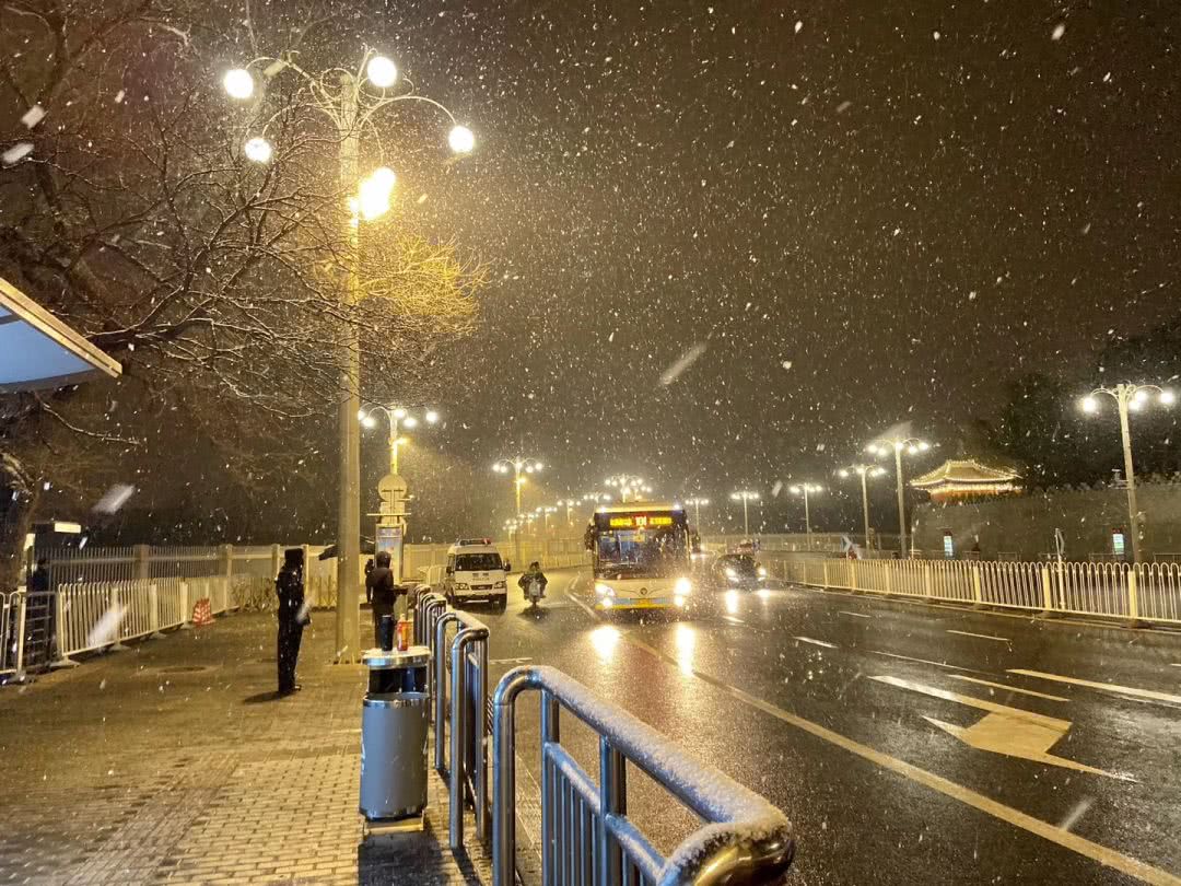 北京下雪啦!北方入冬,南方入秋,分析:冷空气将让广东福建降温