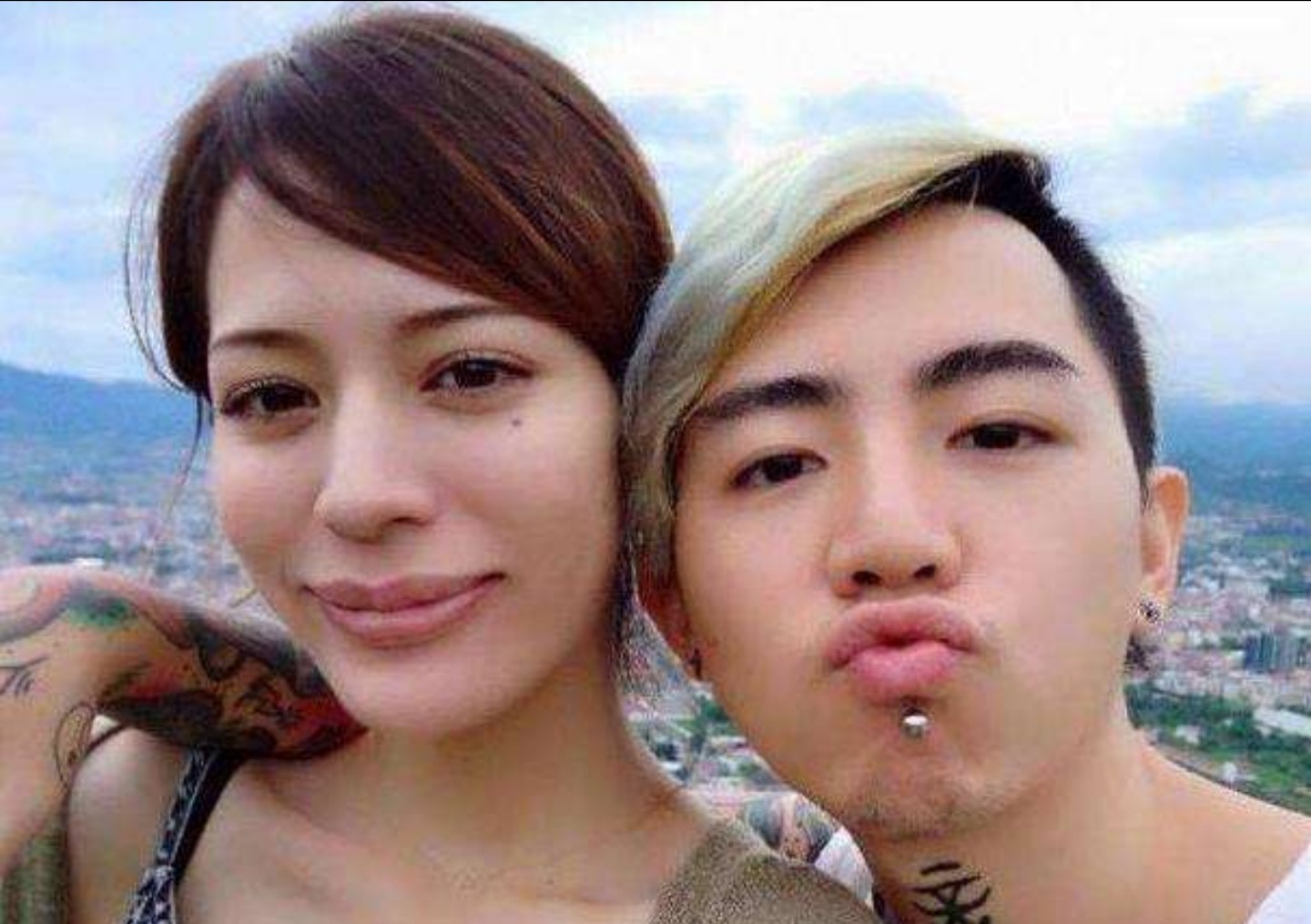 谢和弦与妻子合照