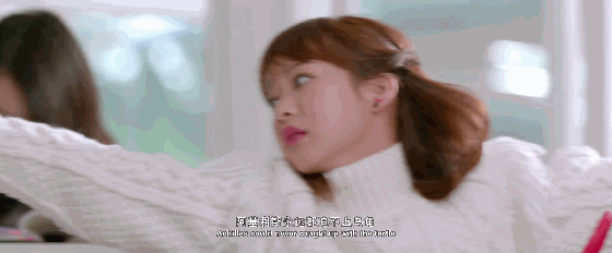 妈妈和我一起看你在《最萌身高差》里面傻傻可爱的样子笑喷了的场景