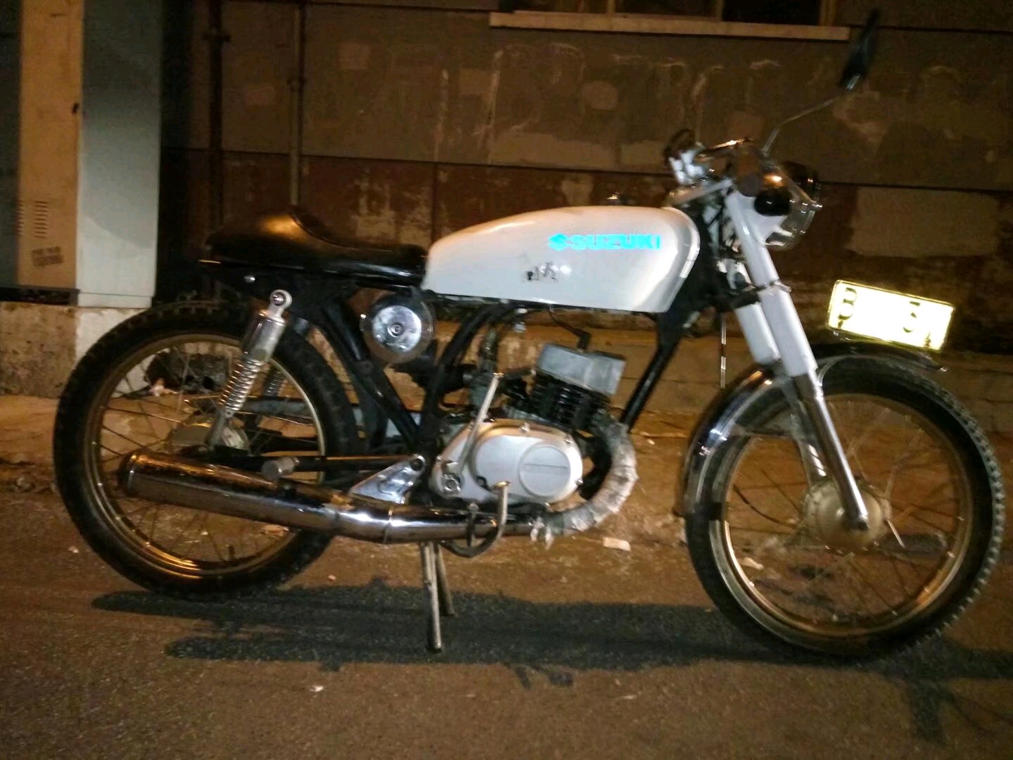 曾经的suzuki ax100-caferacer