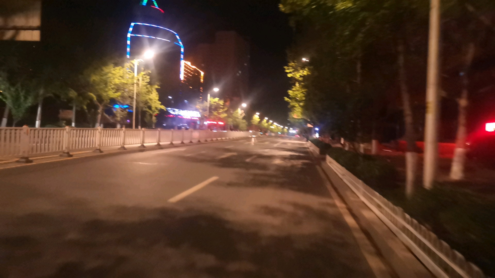 空无一人的街道