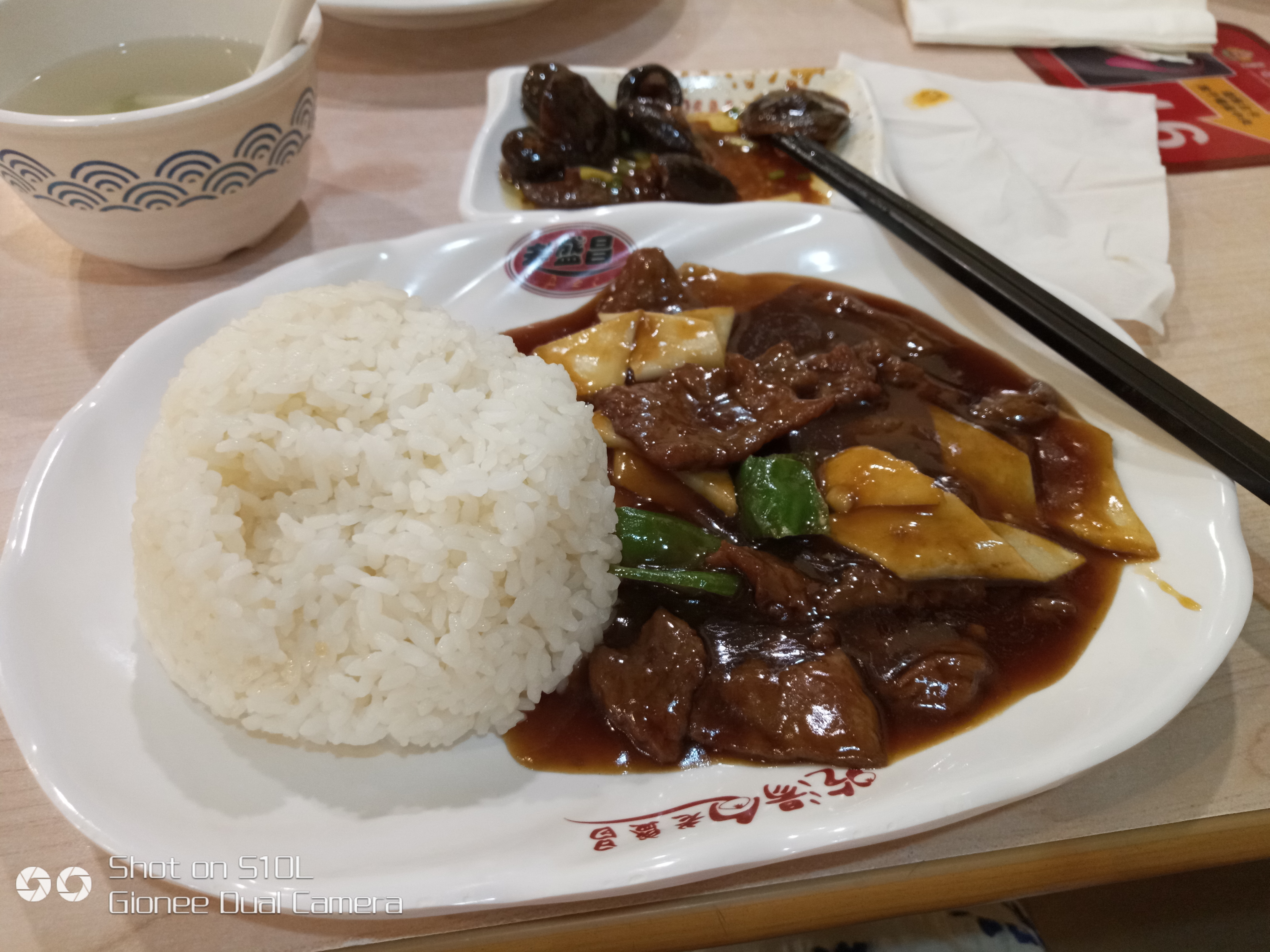蚝油牛肉饭包汤