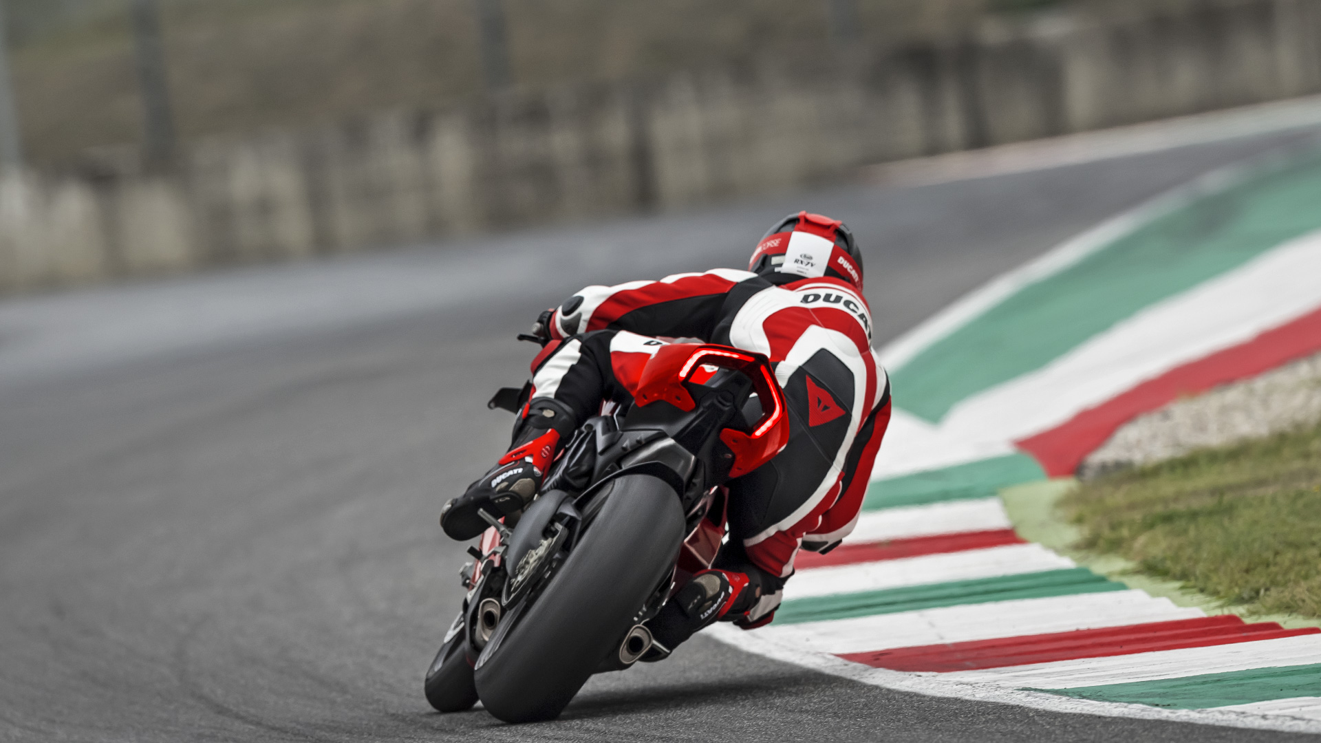 杜卡迪panigalev4r摩托车