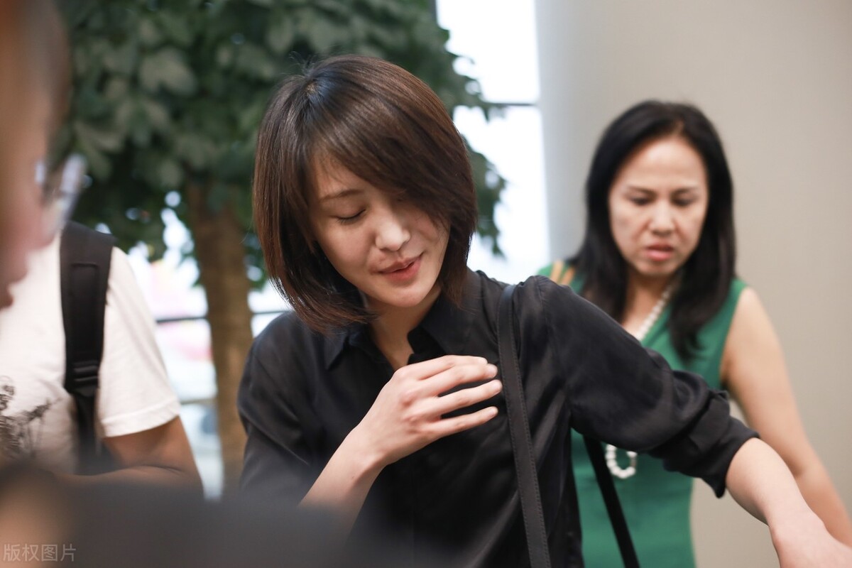 天价片酬日薪200多万元注销工作室聊聊娱乐圈的郑爽瓜
