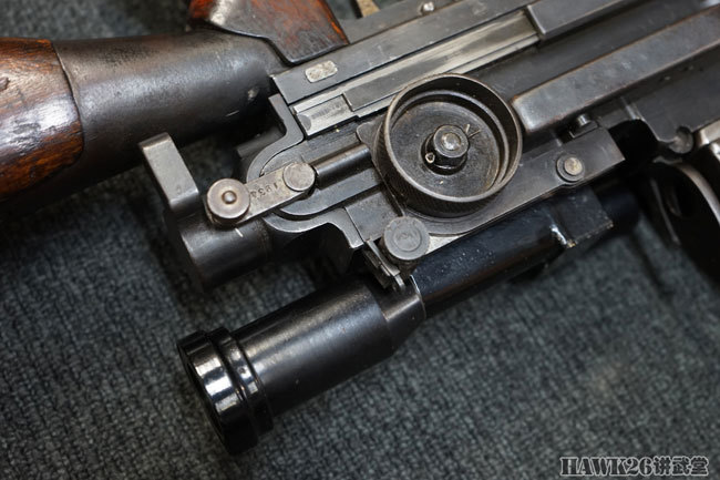 细看日本九六式轻机枪罕见的原编号品相瞄准镜依旧可以使用