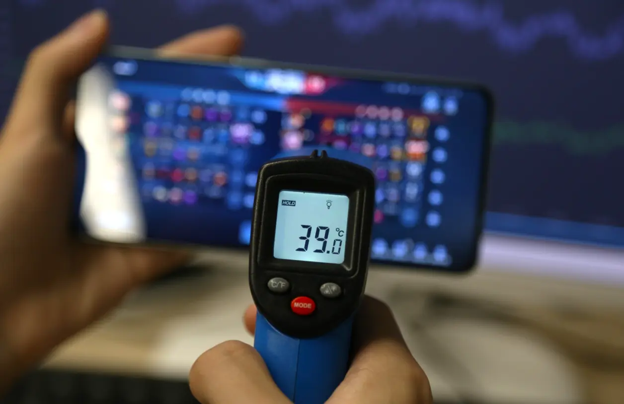 OPPO Reno8 Pro+口碑爆棚?外观设计圈粉颜值党,高玩点名游戏体验