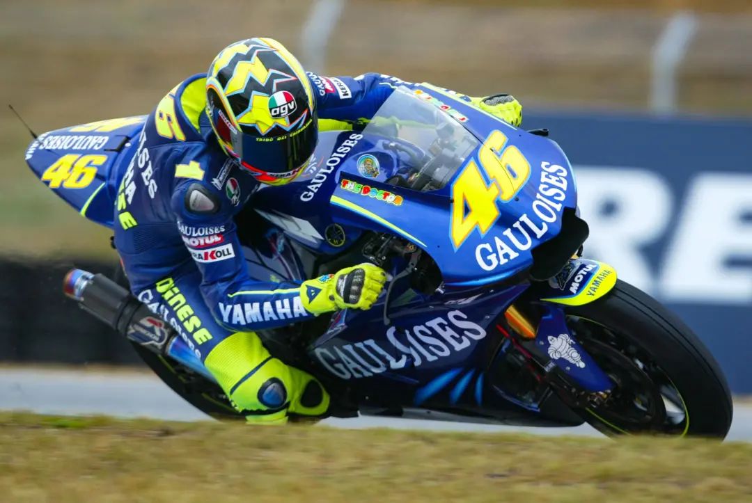 "猴王"继续征战motogp2021年赛季,雅马哈厂车及赛车服欣赏46号罗西