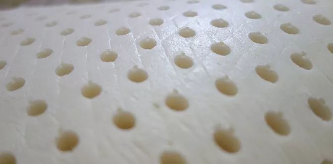 灵魂拷问:你妈妈有没有从泰国给你背乳胶枕回来呀?