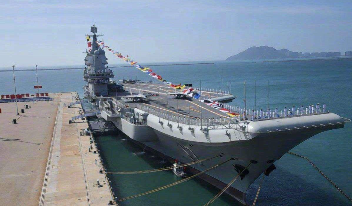 中国双航母舰队同时出海,海军发展迈出重要一步